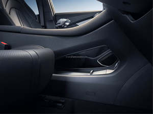 Nouvelles voitures 2025 Dongfeng Forthing Friday REEV Voitures hybrides à intérieur foncé, climatisation automatique, écran tactile, système d'infodivertissement - Product Image 3