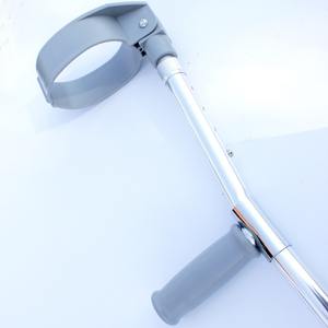 Bastón de Aleación de Aluminio Ajustable en Forma de F, Color Plateado, Altura Ajustable, para Apoyo y Ayuda al Caminar para Personas Mayores - Product Image 1