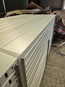 Fabricant de gaines et de chemins de câbles galvanisés sur mesure (longueur, largeur et hauteur) pour les projets solaires et d'énergies renouvelables - Product Image 3