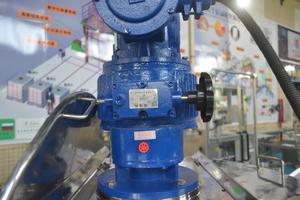 Mélangeur de fûts antidéflagrant ATEX pour produits chimiques dangereux, équipement de mélange ultra-performant, moteur antidéflagrant - Product Image 2
