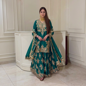 Conjunto de Lehenga de Seda Verde Esmeralda Bordada para Mujer, Traje Tradicional Indio Pakistaní para Bodas, Largo hasta el Suelo, Corte Regular - Product Image 1