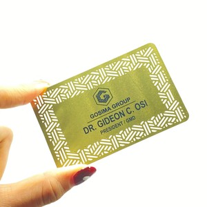 เทมเพลตบัตรของขวัญสีทองหลายตลาดทำจากโลหะพิมพ์โลโก้ผ้าไหมตามสั่ง - Product Image 2