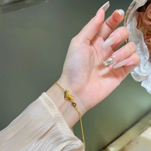 Pulsera y Tobillera de Acero Inoxidable Chapado en Oro de 18K con Dije de Corazón para Mujer |   Impermeable, Hipoalergénico y Resistente a la Decoloración - Product Image 3