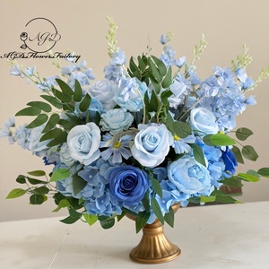 Centre de table de fleurs artificielles bleues de qualité supérieure, arrangement floral artificiel de roses bleu clair et de delphiniums pour la décoration de table de baby shower - Product Image 1