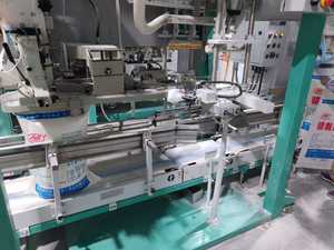 Machine automatique <span class=keywords><strong>de</strong></span> <span class=keywords><strong>couture</strong></span> et d'emballage LINK-JSL pour sacs tissés <span class=keywords><strong>de</strong></span> 25 à 50 kg pour poudre (farine/aliments pour animaux), ≥500 sacs/heure, <span class=keywords><strong>couture</strong></span> pliée - Product Image 4