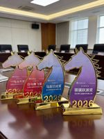 Trophées de l'événement équestre 2026 : Cheval en cristal et métal pour souvenirs d'entreprise et récompenses de cérémonie