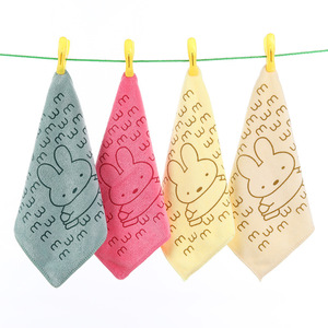 Serviette pour bébé en microfibre Jin Ao 25x25 cm, imprimée de dessins animés, douce et absorbante pour enfants - Product Image 1