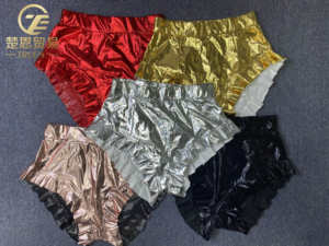 Shorts Estivi da <span class=keywords><strong>Donna</strong></span> alla Moda con Vita Alta e Effetto Push-Up, in <span class=keywords><strong>Ecopelle</strong></span> Argento Metallizzato con Volant Lucido - Product Image 6