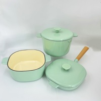 Batterie de cuisine en fonte émaillée, vente chaude d'usine, ensemble de casseroles et poêles avec poignée en bois pour la maison et l'extérieur