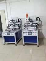 Machine d'impression sérigraphique à plat semi-automatique pour panneaux de commande industriels, panneaux routiers et sérigraphie sur surfaces planes