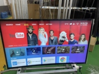 Téléviseur intelligent Android incurvé de 50 pouces, grand écran commercial Wi-Fi, qualité supérieure, personnalisable pour l'intérieur, vente en gros