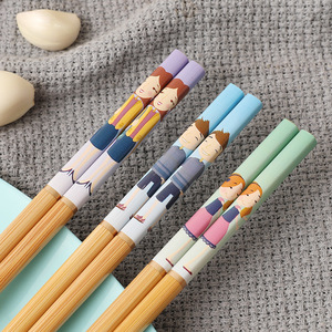 Juego de palillos familiares de bambú carbonizado con estampado colorido, forma redonda, para uso doméstico, cubiertos para adultos - Product Image 1