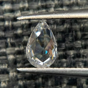 Gema de Moissanita Multicolor con Corte en Forma de Pera |   Certificado por GRA |   Adecuado para la fabricación de joyas como colgantes y pendientes - Product Image 3