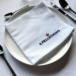 Serviettes de table personnalisées en coton et lin avec logo brodé pour les commandes en gros de traiteur de mariage et de banquets - Product Image 1
