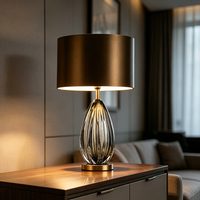 Lampe de chevet moderne et simple pour salon et chambre d'hôtel, avec lampe de table décorative en verre luxueuse et raffinée