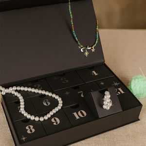 Caja de Regalo Magnética Negra con Ranuras para Números en Papel de Aluminio Plateado para Cuenta Regresiva Navideña, Pequeños Regalos, Cosméticos y Joyería - Product Image 6