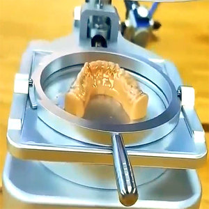 เครื่องผลิตรีเทนเนอร์จัดฟันอัตโนมัติ เครื่องขึ้นรูปสุญญากาศสำหรับห้องปฏิบัติการทันตกรรม อุปกรณ์ขึ้นรูปด้วยแรงดัน วัสดุโลหะ - Product Image 3