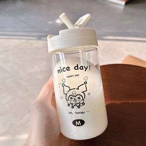 Amostra Grátis Copo de Água de Plástico Portátil de 600ml com Design Fofo para Crianças com Canudo para Viagem - Product Image 6