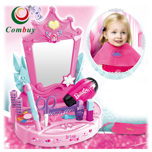 Ensemble <span class=keywords><strong>de</strong></span> <span class=keywords><strong>jeu</strong></span> <span class=keywords><strong>de</strong></span> <span class=keywords><strong>coiffure</strong></span> <span class=keywords><strong>et</strong></span> <span class=keywords><strong>de</strong></span> <span class=keywords><strong>maquillage</strong></span> pour filles Crown Hairdressing, table <span class=keywords><strong>de</strong></span> <span class=keywords><strong>maquillage</strong></span> pour enfants - Product Image 1