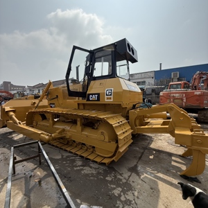 Bulldozer CAT D6D Usado de Alta Eficiencia para Movimiento de Tierras, Nivelación de Terrenos de Construcción y Proyectos Mineros - Product Image 6