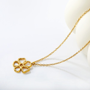 Ensemble boucles d'oreilles et collier à fleurs en acier inoxydable pour femme, bijoux de fête, chaîne de clavicule tendance - Product Image 3