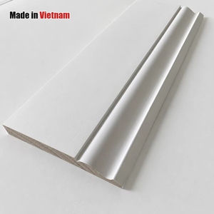 Moulures et architraves en pin à double usage, apprêtées blanches, sur mesure pour aménagements intérieurs, pour la distribution de produits de menuiserie - Product Image 1
