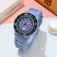 Montre-bracelet pour filles, couleur bonbon, mignonne et charmante, style Vogue, vente en gros, bracelet en silicone, boîtier en alliage, mouvement à quartz, meilleure vente, pas cher