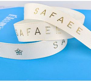 ริบบิ้นโพลีเอสเตอร์โกรเกรนพิมพ์ลายทองนูน 3 มิติ ขนาด 2.5 ซม. รุ่น Custom Luxe สำหรับห่อของขวัญสุดหรูและบรรจุภัณฑ์แบรนด์ - Product Image 4