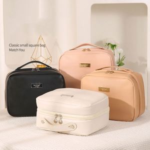 Bolsa Organizadora de Cosméticos de Cuero Personalizada, Bolsa de Maquillaje de PU con Compartimentos Multicapa para Artículos de Aseo, Esenciales de Belleza y Viaje - Product Image 4