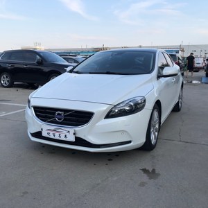 Venta al por mayor de <span class=keywords><strong>segunda</strong></span> <span class=keywords><strong>mano</strong></span> para <span class=keywords><strong>VOLVO</strong></span> V40 caja de cambios automática dirección izquierda asientos de cuero cámara trasera Interior oscuro <span class=keywords><strong>coches</strong></span> baratos disponibles - Product Image 1