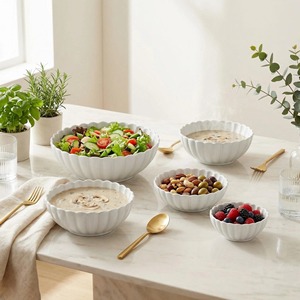 Ciotole Rotonde in Porcellana Bianca con Bordo a Petalo, 4 Misure (4.5, 6, 8, 10 Pollici), Resistenti al Calore, Eleganti per Insalata, Zuppa, Feste e Cucina - Product Image 5