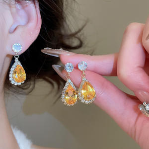 Ensemble de bijoux pour femmes pour dîner de gala, collier et boucles d'oreilles en zircon jaune en forme de goutte d'eau, de haute qualité - Product Image 3