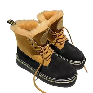 Botas Martin de inverno para mulheres, calçados de inverno de lã quente para maneiras de fábrica, pele de ovelha e neve