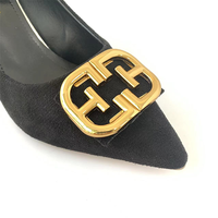Boucles de chaussures en alliage de zinc doré avec logo personnalisé, nouveau style, accessoires décoratifs pour talons hauts pour femmes, 42mm*56mm