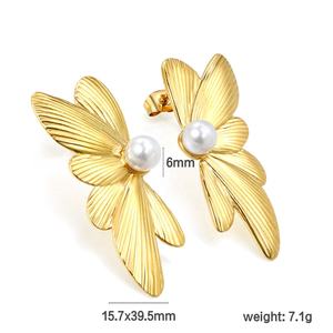 Boucles d'oreilles tendance plaquées or 18 carats étanches pour femme, motif ailes d'ange, en acier inoxydable, bijoux papillon, texture perle, coquillage - Product Image 2