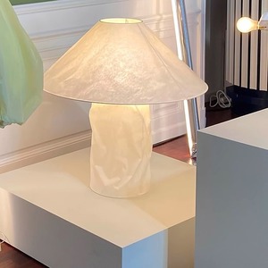 Lampe de table de style nordique, source de lumière LED, base d'ampoule E27, commande par interrupteur, design simple pour chambre à coucher, salon, hôtel, maison d'hôtes - Product Image 1