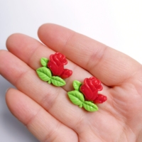 Vente en gros de cabochons 3D en forme de rose rouge avec feuilles pour coques de téléphone et art en résine