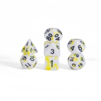 Ensemble de dés en résine écologique durable de 7 pièces, couleur unie, logo personnalisé OEM/ODM, forme polyédrique irrégulière pour jeux de rôle sur table