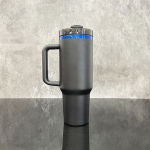 Vaso Térmico Personalizado H2.0 de 40 oz con Base, Recubrimiento en Polvo Blanco y Negro, Grabado Láser, Taza de Café Aislada con Revestimiento Azul - Product Image 3