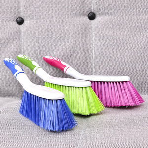 Cepillo multifuncional para cama, cepillo de cerdas suaves para eliminar el polvo, para ropa y edredones, color aleatorio - Product Image 2
