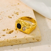 18K Gold plattiert defektfrei wasserdicht Edelstahl Schmuck Hammer eingebrachter Zirkone Großhandel modische Goldringe für Damen