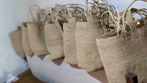 Sac seau en paille tissée bohème avec doublure en raphia - Sac à main tendance pour les journées à la plage, les festivals de musique et les escapades tropicales - Product Image 5
