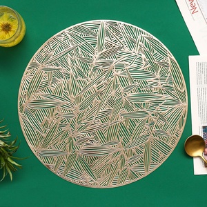 DISPONIBILE Sottopiatto Rotondo in PVC Metallizzato con Design Bambù, Pressato in Vinile, Traforato per Decorazione Tavola e Casa - Product Image 2