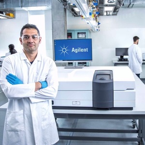 เครื่องสเปกโตรโฟโตมิเตอร์ Agilent Cary 4000 UV-Vis สำหรับวิเคราะห์ในห้องปฏิบัติการ - Product Image 3