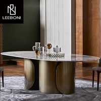 Table et chaise de salle à manger de luxe en acier inoxydable brossé et dessus en marbre artificiel 8 places