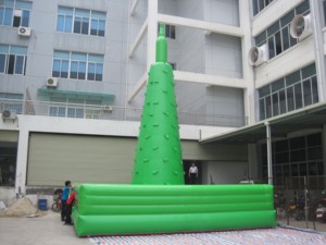 Muro de Escalada Inflable Verde para Niños y Adultos, para Uso en Parques de Aventura y Deportes al Aire Libre, Material de PVC, Capacidad Máxima >500 kg - Product Image 2