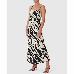 Ventes en gros de robes pour femmes personnalisées OEM ODM de haute qualité, robes décontractées à bretelles imprimées en noir et blanc, robes à blocs de couleur personnalisées - Product Image 3