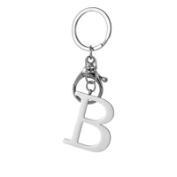 Vente en gros de porte-clés en acier inoxydable avec initiale de 26 lettres, pendentif de sac à dos minimaliste moderne, lettre C
