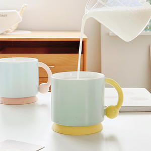 Mug en céramique Bear In Party avec poignée, couleur unie jaune, base en silicone, pour la maison ou le bureau - Product Image 4