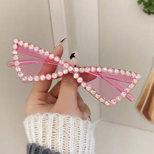 Precio de fábrica Cat Eye Gafas de sol Niños En forma de corazón Candy Color Diamond Crystal Gafas de sol Gafas pequeñas Negro Rojo para el verano - Product Image 2
